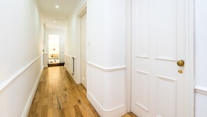 Unclassified image, 2 of 22, button - Sleek 2 Bedroom Earls Court Flat Centre of London (London)