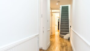 Unclassified image, 3 of 22, button - Sleek 2 Bedroom Earls Court Flat Centre of London (London)