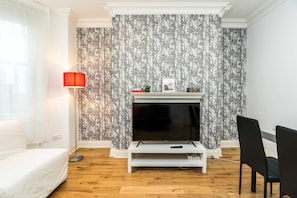 Apartment (2 Bedrooms) | Living area