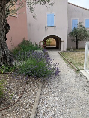 Property grounds - Maisonnette in Nyons, in the land of olives and lavender (Nyons)