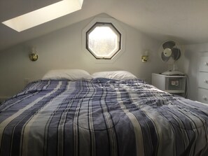 3 bedrooms, iron/ironing board, WiFi - Gilford Cottage on Winnipesaukee w/ Boat Slip & Beach. (Gilford)