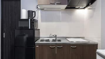 Quarto casal econômico, para não fumantes | Cozinha privada | Geladeira grande, micro-ondas, cooktop, chaleira elétrica