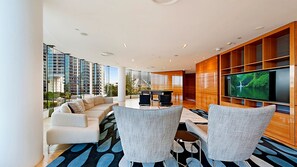 Interior - Oracle Broadbeach Gorgeous Modern 2 Bed 1 Bath Apartment - CoastHM (Broadbeach)