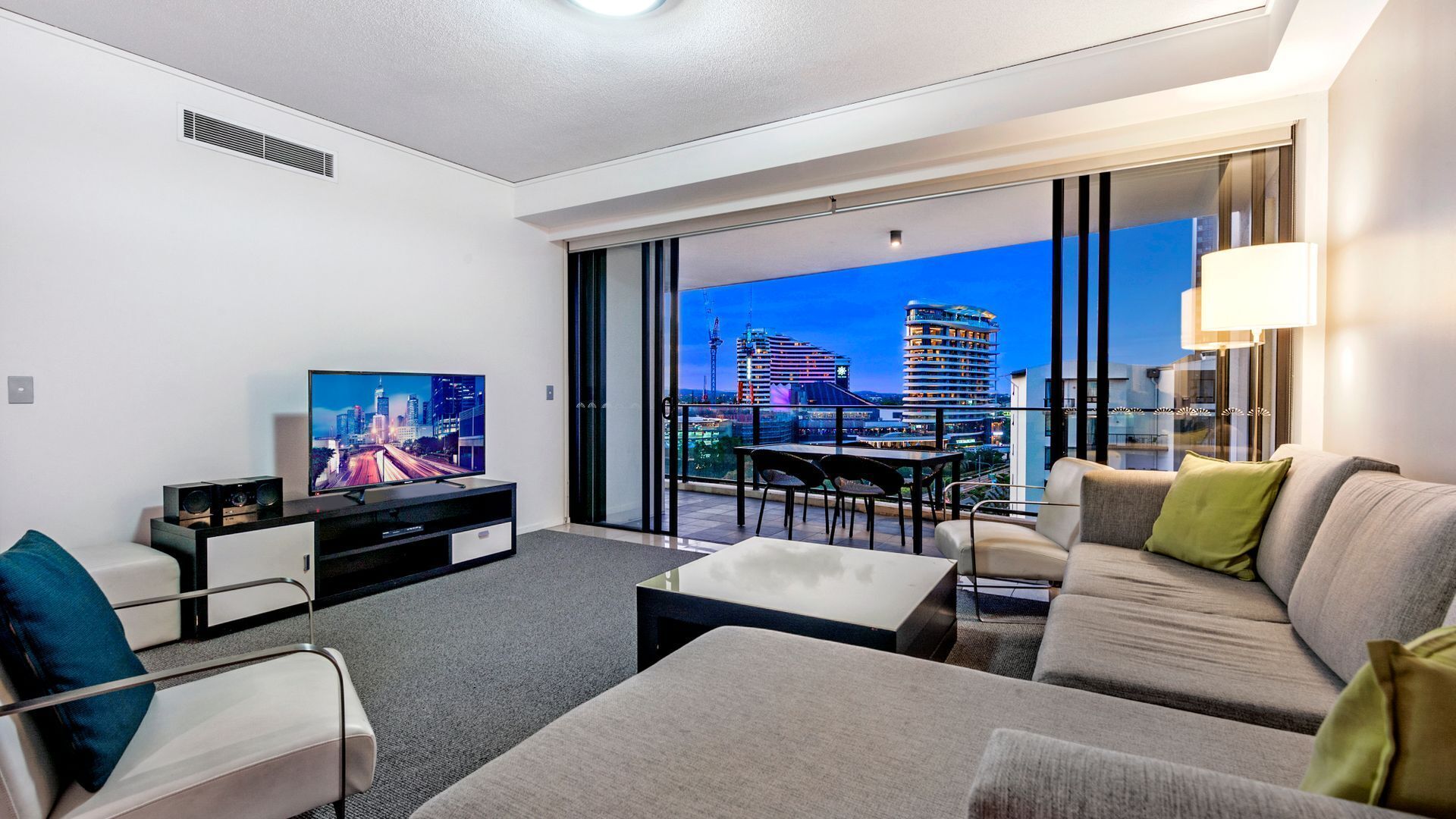 Spacious and modern 3 bed apartment in central Broadbeach @ Sierra Grand