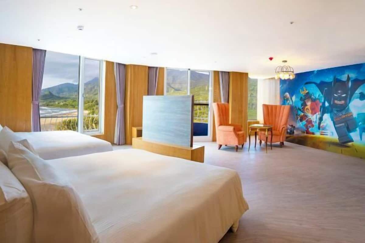 Luxe beddengoed, donzen dekbedden, een minibar, een kluis op de kamer