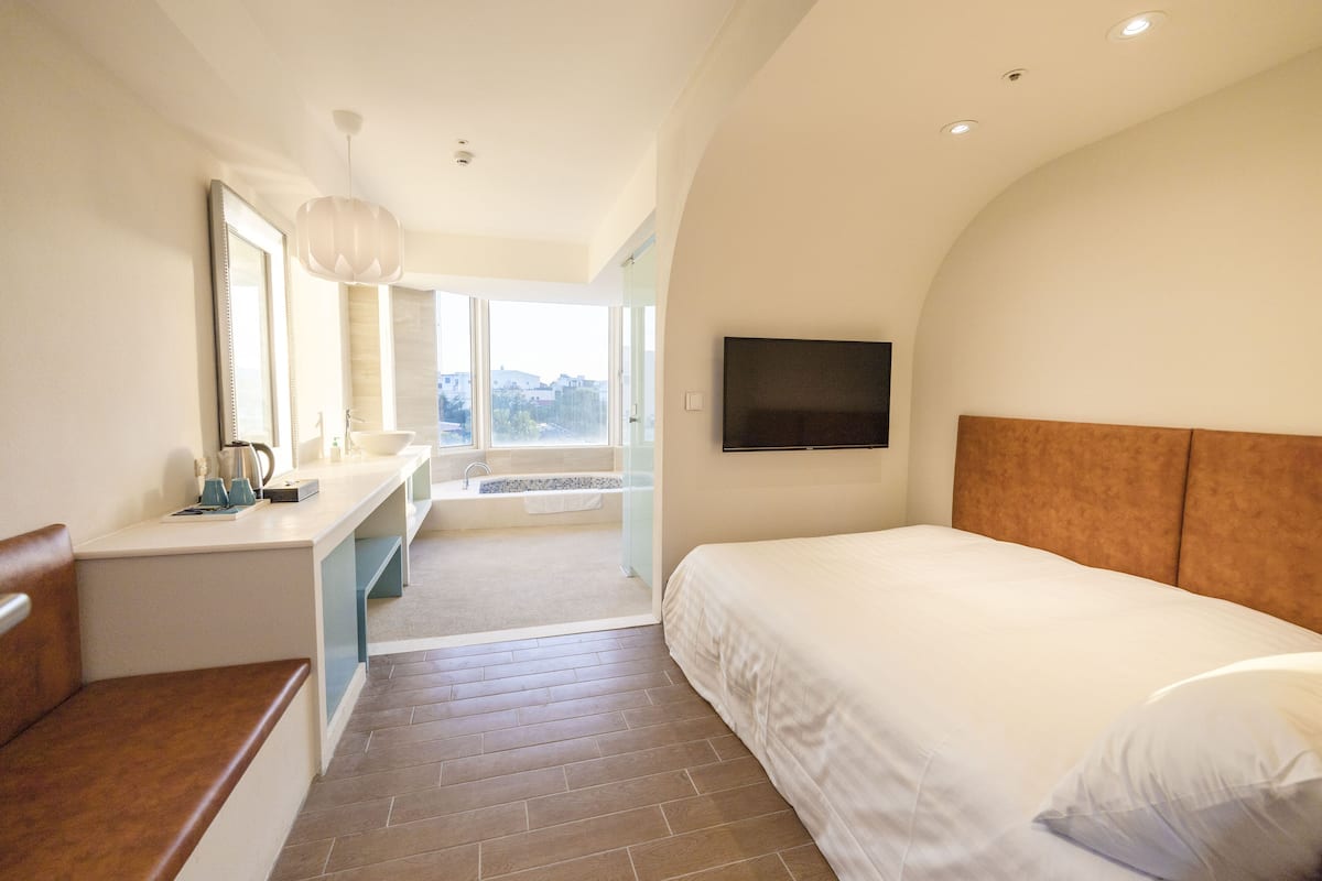 Habitación individual | Ropa de cama de alta calidad, edredones de plumas, minibar y caja fuerte