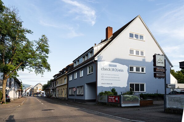 Front of property - evening/night - Hotel Check Rhein (Neuenburg am Rhein)