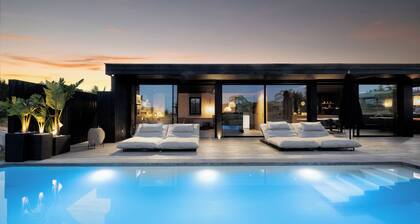 Unique Design 4 Bedrooms: Casa del Sol, Estepona