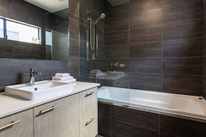 Ensemble baignoire-douche