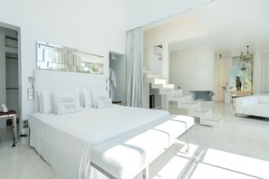 8 bedrooms, desk, iron/ironing board, travel cot