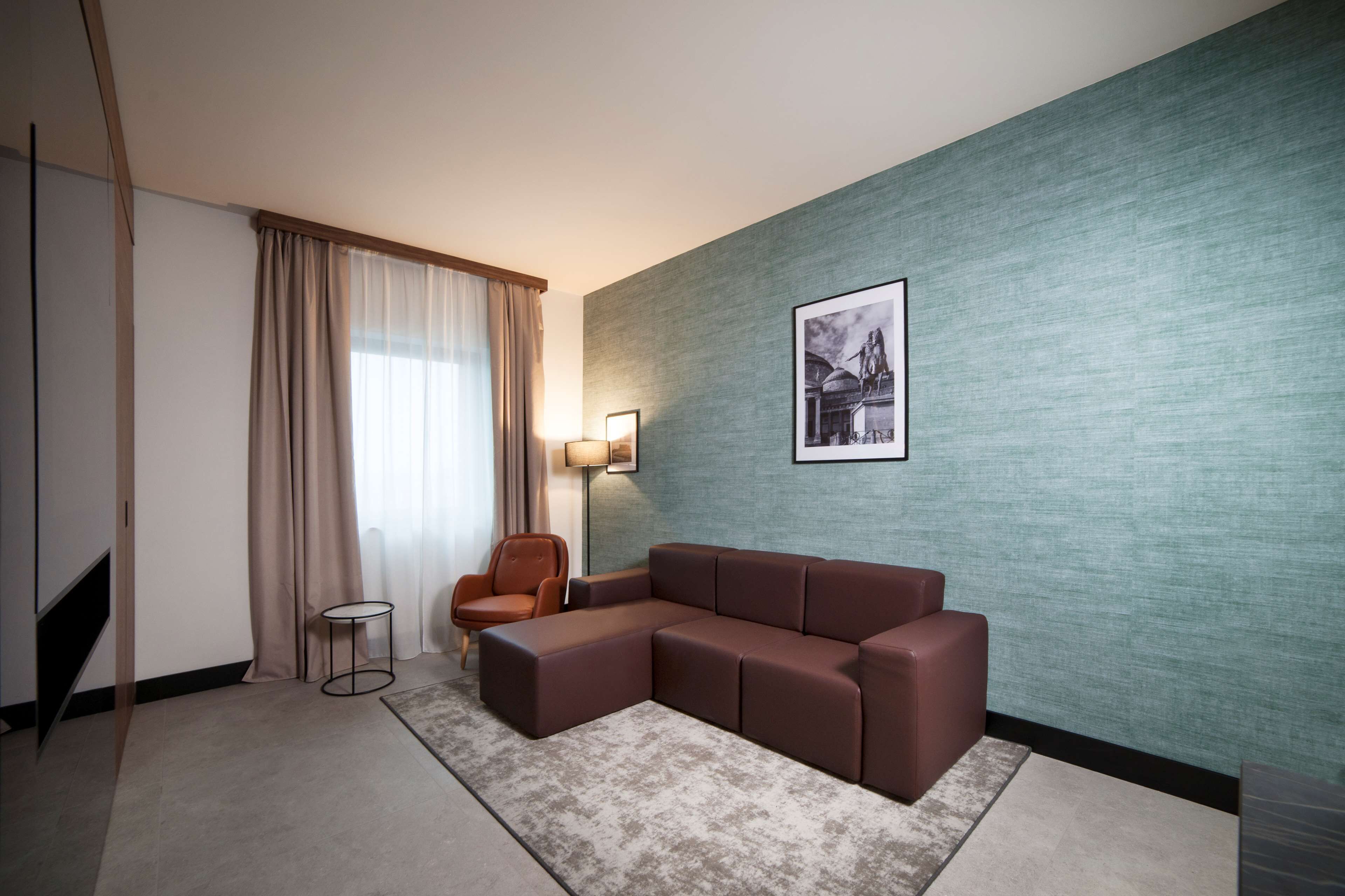 Suite Junior, non fumatori | Minibar, una cassaforte in camera, una scrivania, insonorizzazione