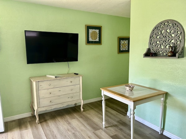 Interior - Sea Treasure - Only 2 blocks to the Beach (Cape Canaveral)