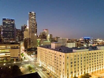 1BR | 3 Beds | DT Views | Free Valet Parking