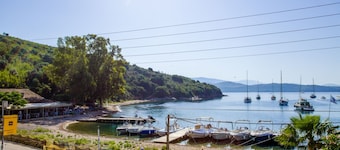 Elsa House sits at the waters edge of idyllic Agios Stefanos Sinies