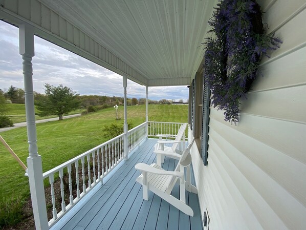 Terrace/patio - TRAVERS WEEK AVAILABLE (Schuylerville)