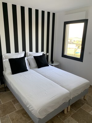 2 bedrooms, travel cot, free WiFi, bed sheets