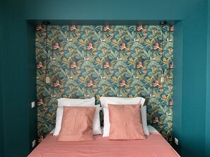 3 bedrooms, travel cot, free WiFi, bed sheets