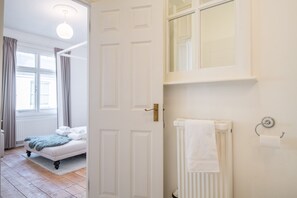 Casa standard (2 Bedrooms) | Banheiro | Banheira 