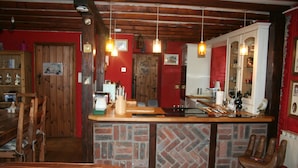Cottage dành cho gia đình | Bếp riêng | Dụng cụ pha cà phê/trà, tủ lạnh, lò vi sóng, lò nướng
