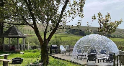 Barn Cottage - Farm Park Stay with Hot Tub, BBQ & Fire Pit