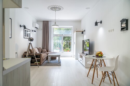 Luxury apARTment By The Sea + FREE PARKING+HBO+Netflix