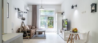 Luxury apARTment By The Sea + FREE PARKING+HBO+Netflix