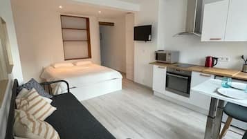 Bügeleisen/Bügelbrett, Reisekinderbett, kostenloses WLAN, Bettwäsche