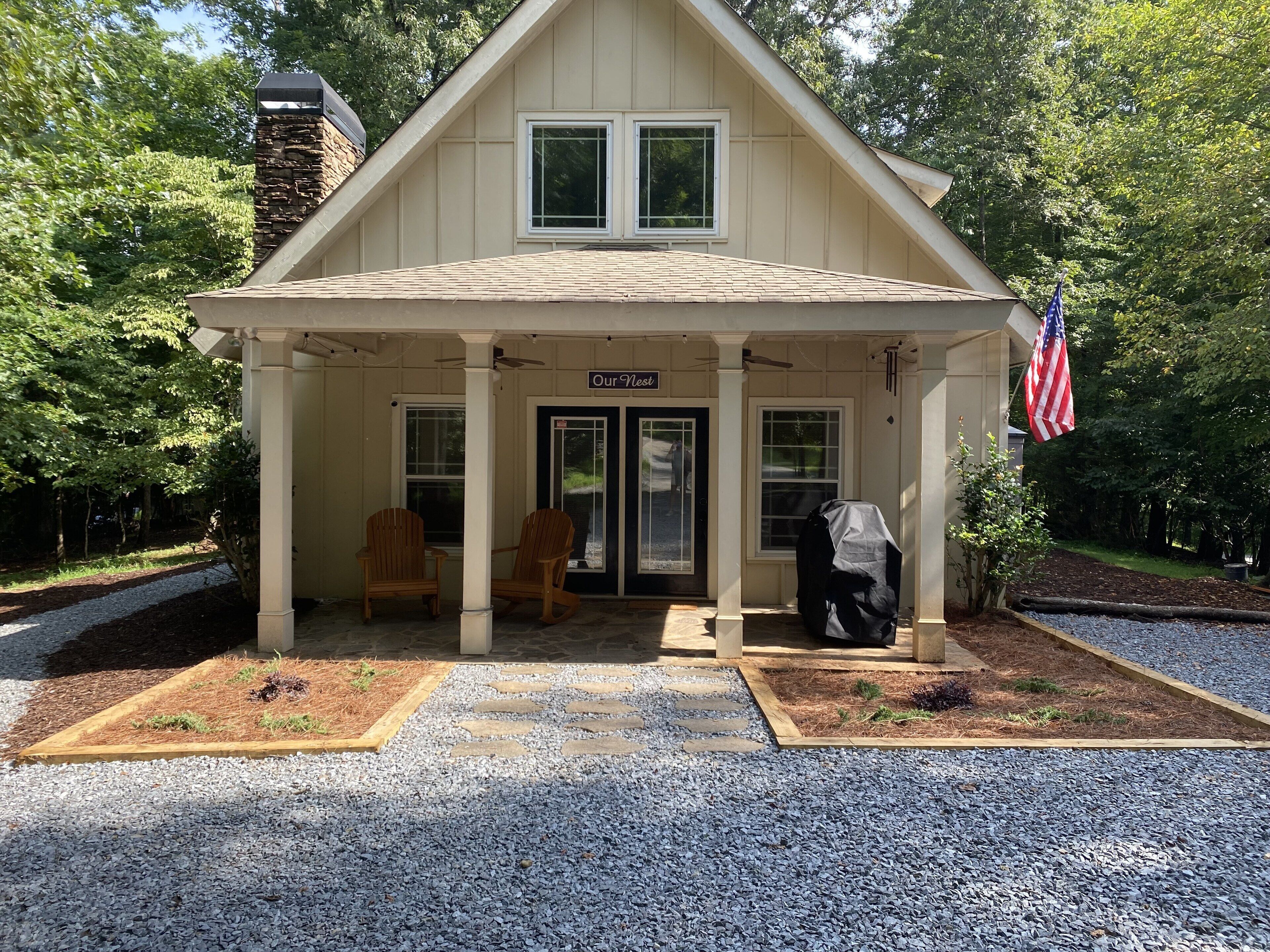 Newly Renovated Quiet Cottage close to Downtown