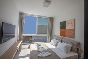 5 Schlafzimmer, Zimmersafe, Schreibtisch, Bügeleisen/Bügelbrett