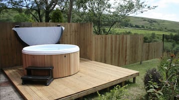 Private spa tub