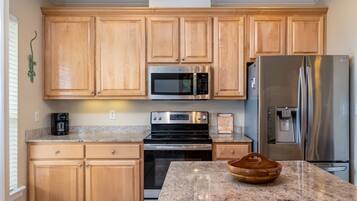 Fridge, microwave, stovetop, dishwasher