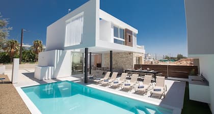 Villa Katie, Luxury, Brand New 5BDR Ayia Napa Villa, with Pool