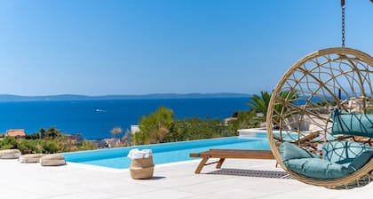 Seaview Villa Nocturno with 4 en-suite bedrooms, private heated 35smq infinity pool with hydromassage and Jacuzzi