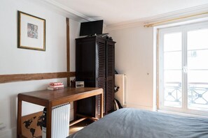 1 habitación, tabla de planchar con plancha, wifi y ropa de cama 