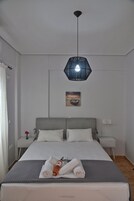 1 habitación, sistema de insonorización y tabla de planchar con plancha