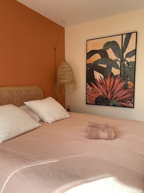 3 bedrooms, iron/ironing board, free WiFi, bed sheets
