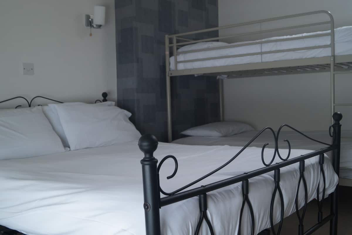 Family Suite, Ensuite, Partial Sea View | 1 bedroom