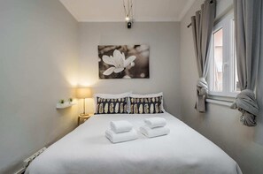 2 bedrooms, iron/ironing board, Internet, bed sheets