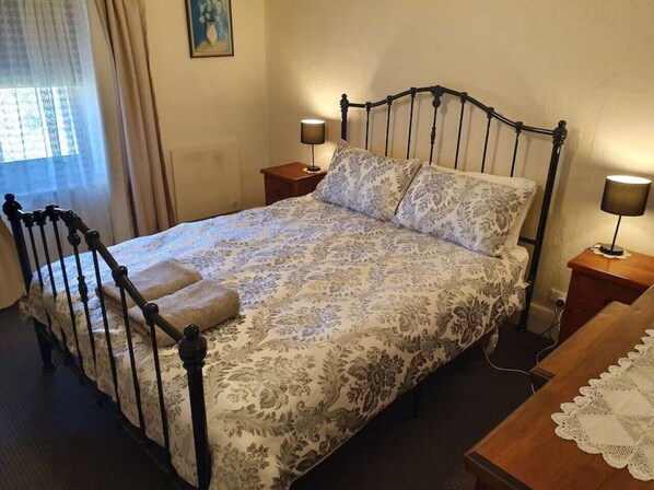 3 bedrooms, desk, iron/ironing board, WiFi