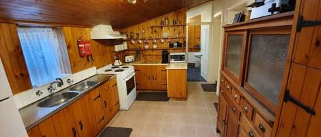 Frigorífic, microones, forn i placa de cuina