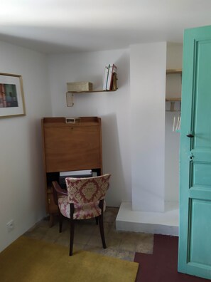 Interior - House in Haute-Provence Verdon nature park (Angles)