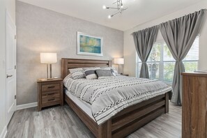 4 habitaciones, tabla de planchar con plancha y cuna de viaje 