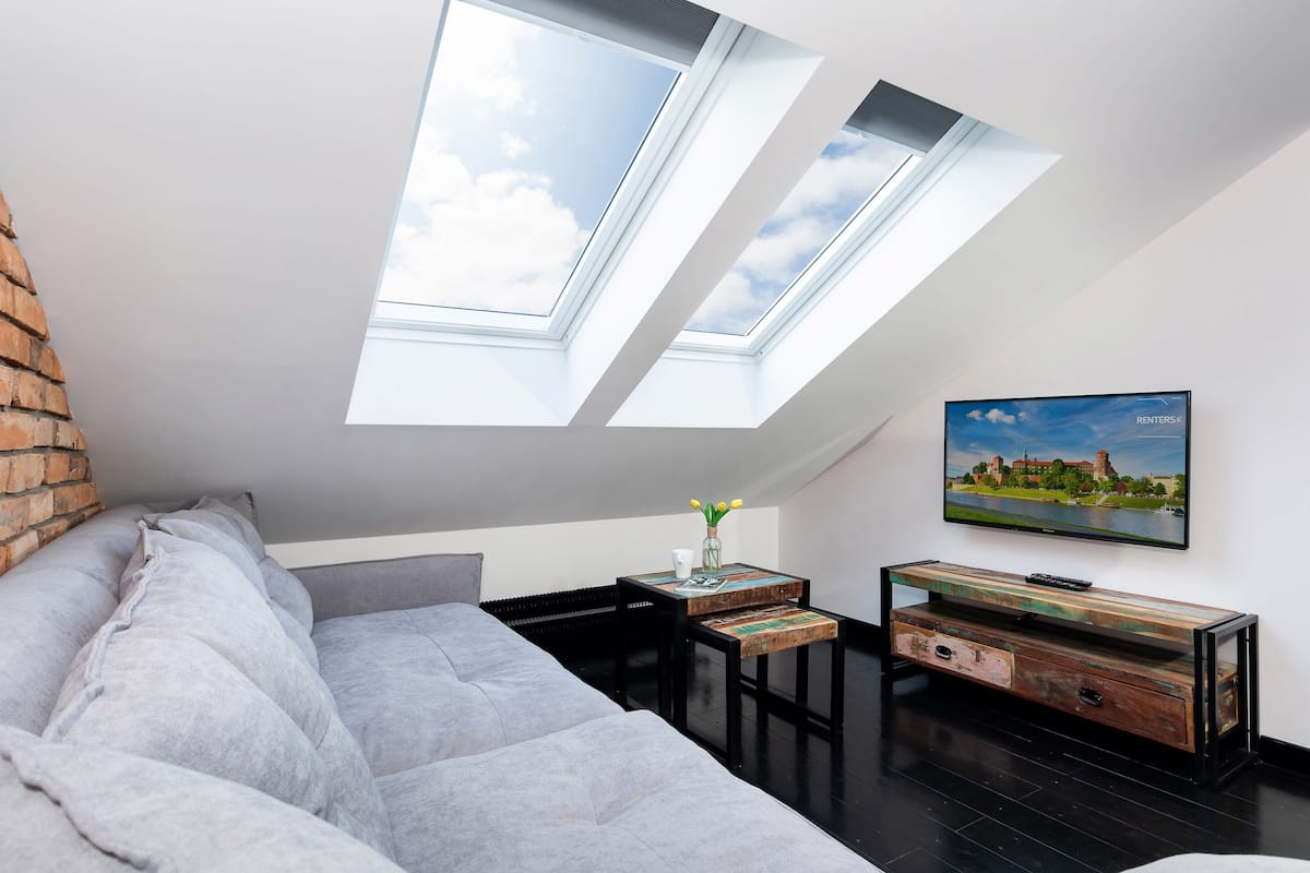 4 bedrooms, individually decorated, iron/ironing board, bed sheets