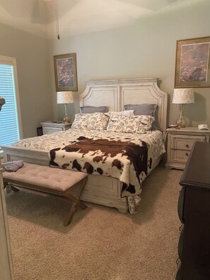 3 bedrooms, iron/ironing board, travel crib, free WiFi