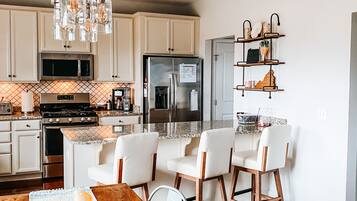 Microwave, dishwasher, coffee/tea maker, cookware/dishes/utensils