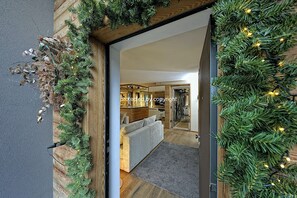 Interior - Campiglio Luxury Apartment with SPA (Madonna di Campiglio)