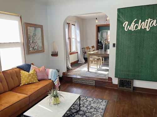 Riverside Home W/ Fenced yard + Weekly Discounts!