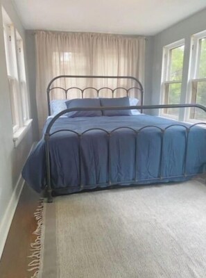 2 soverom, strykejern/-brett, reiseseng for barn og wi-fi (inkludert)