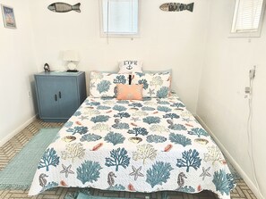 2 bedrooms, iron/ironing board, free WiFi, bed sheets -  Rustic Island fishing cabin on canal to San Bernard River. (Brazoria)