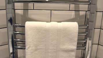 Habitación doble superior, baño en la habitación | Baño